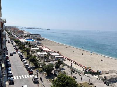 Salerno, bambina di 7 anni si perde: intervento dei carabinieri la riporta dai genitori