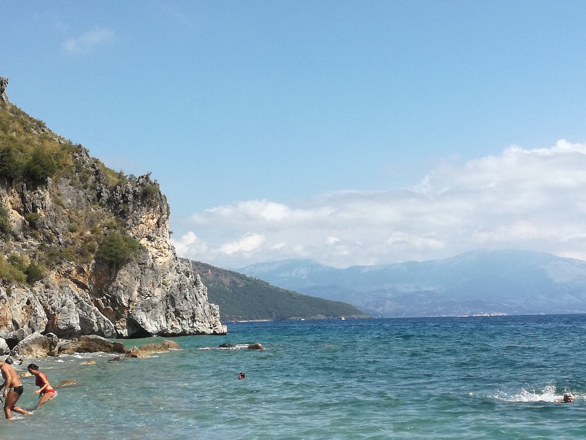 Scario, medico in vacanza salva turista da problema cardiaco