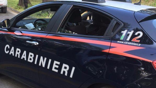 Futani, aggredisce carabinieri con un coltello: arrestato
