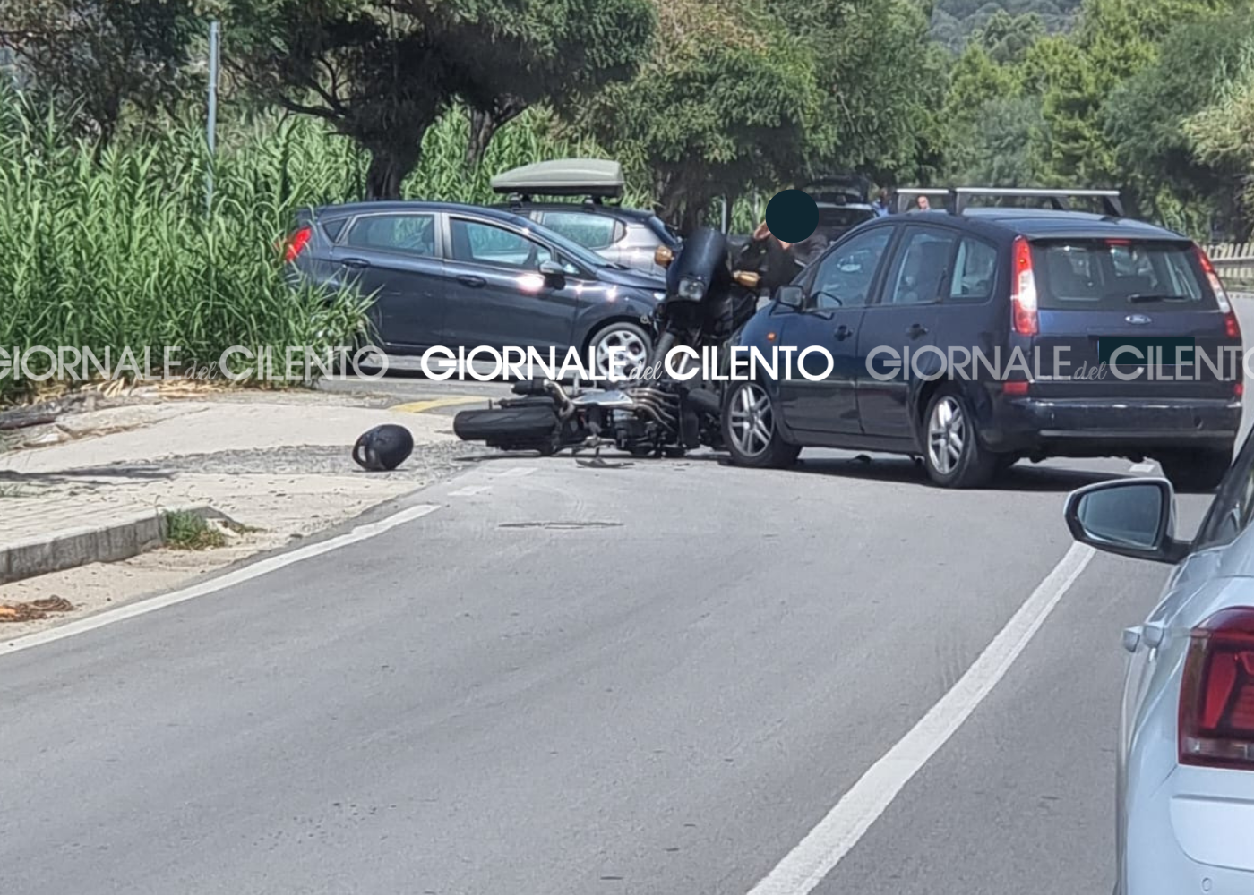 Palinuro, auto contro moto alle Saline: un ferito