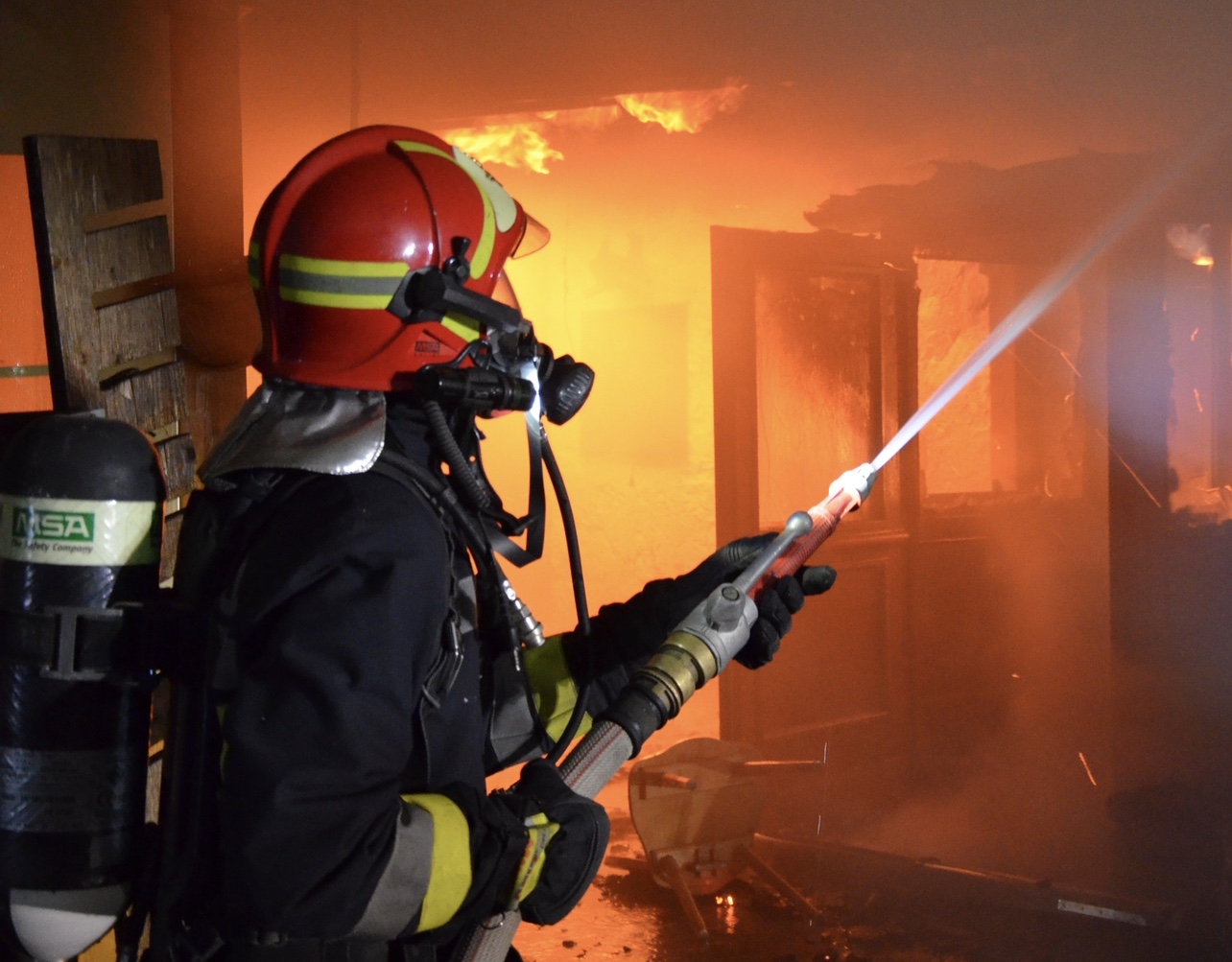 Incendio devasta casa vacanze ad Agropoli: prontamente domato dalle forze dell’ordine