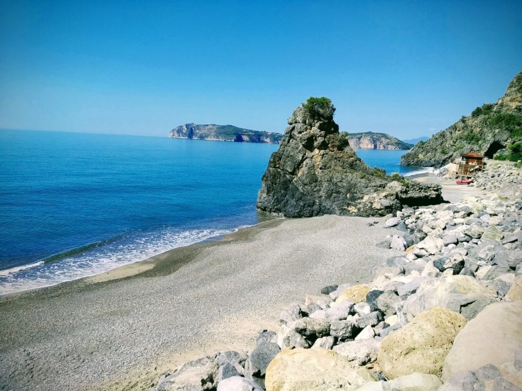 Marina di Camerota, casa vacanze prenotata non esiste: truffata famiglia di Bologna