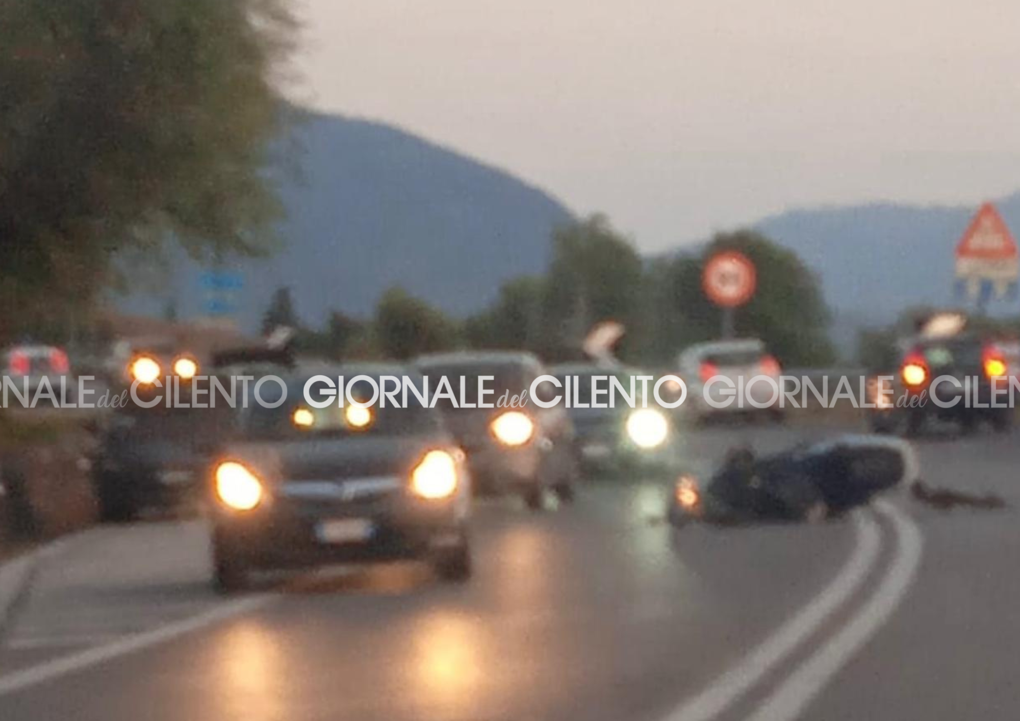 Cilentana, auto contro scooter: feriti e traffico e in tilt