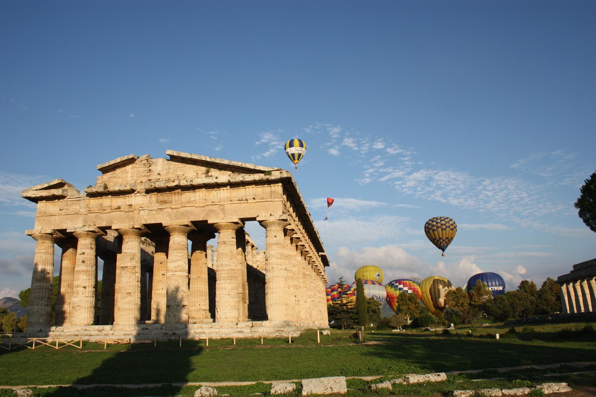 Paestum, occhi all’insù: torna il raduno internazionale delle mongolfiere