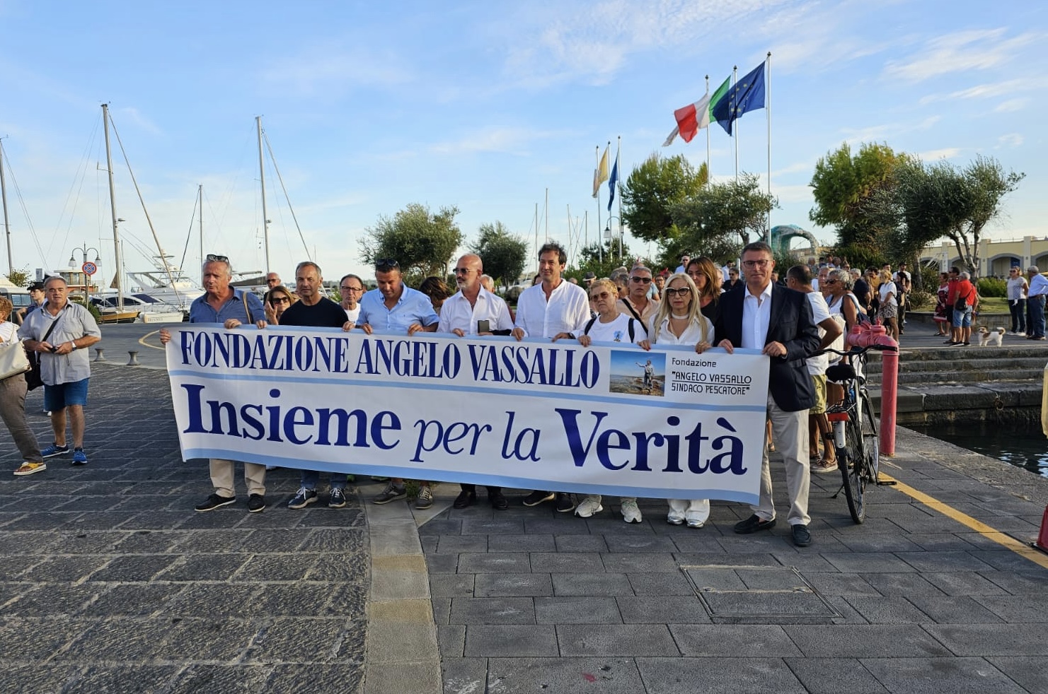 Ad Acciaroli la marcia per Angelo Vassallo: «Sarà l’ultima, entro un anno arriverà la verità»