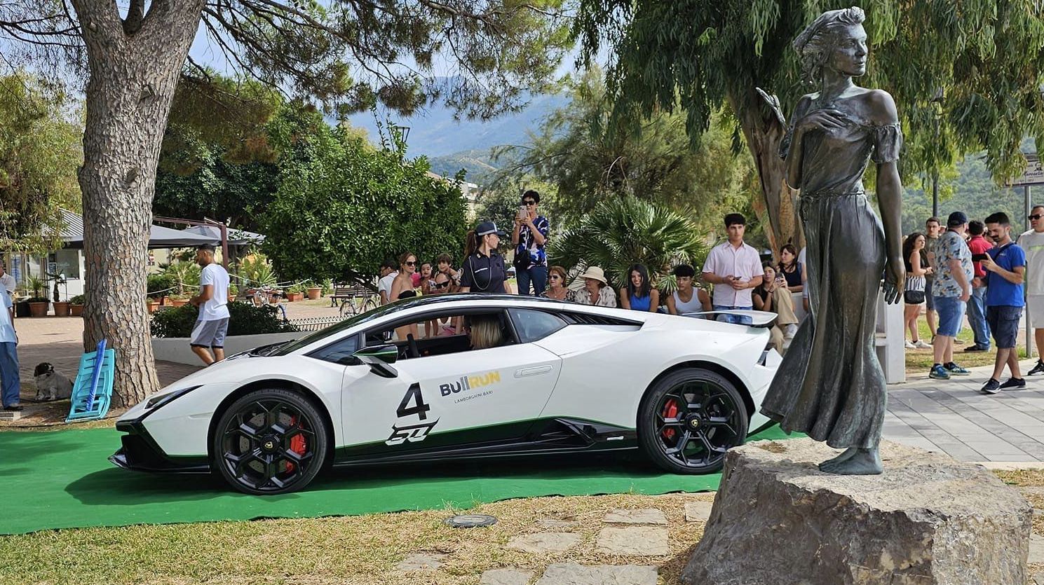 Sapri, sfilano le Lamborghini per i 60 anni dalla fondazione del marchio