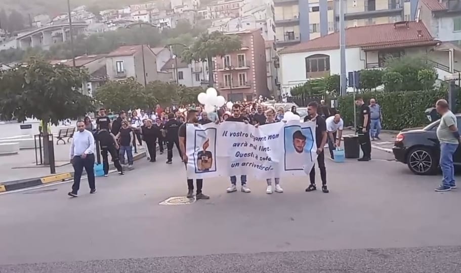 A un anno dalla tragedia, corteo a Polla per ricordare Terenzio Volonnino e Vittorio Isoldi