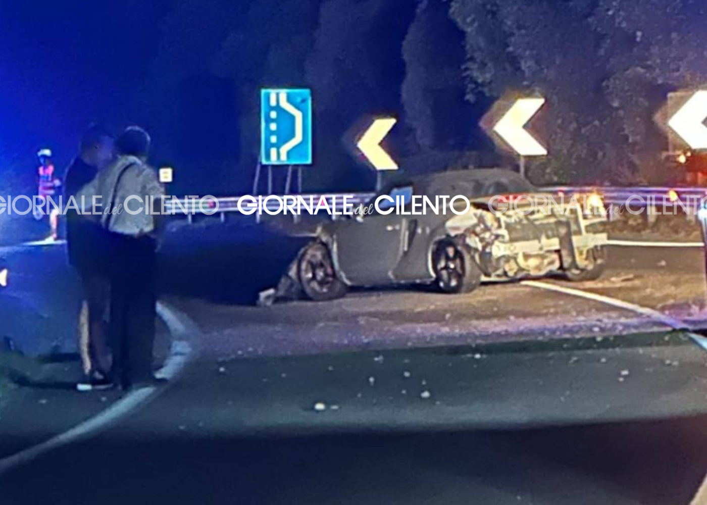 Cilentana, terribile schianto nella notte: auto distrutta