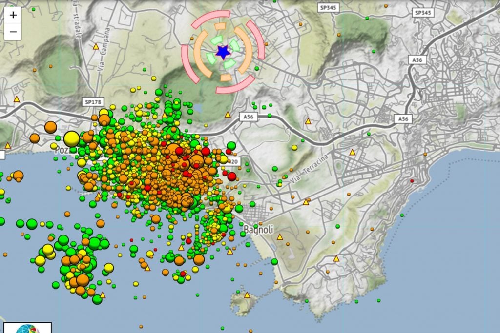 Scossa di terremoto, trema tutta Napoli: gente in strada