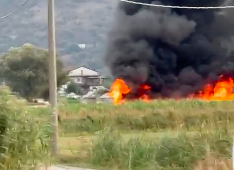 Sassano, incendio in un container-magazzino: rifiuti in fiamme