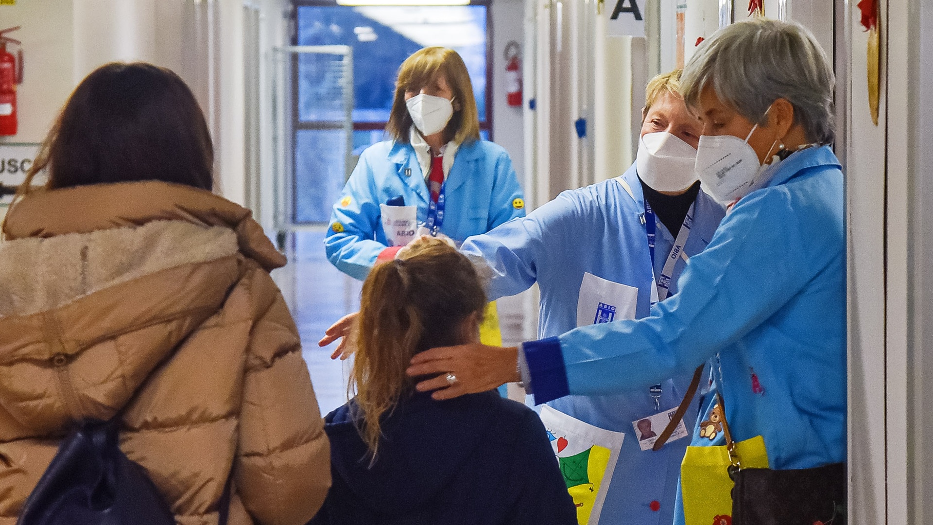 Covid: in Campania tornato l’obbligo di mascherine in ospedale