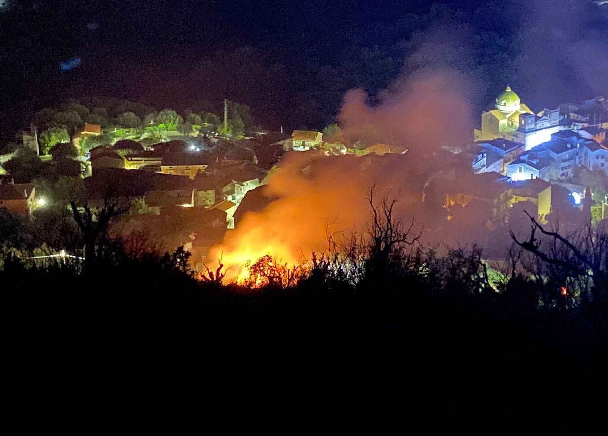 Fuochi d’artificio: ancora fiamme nella notte a Lentiscosa