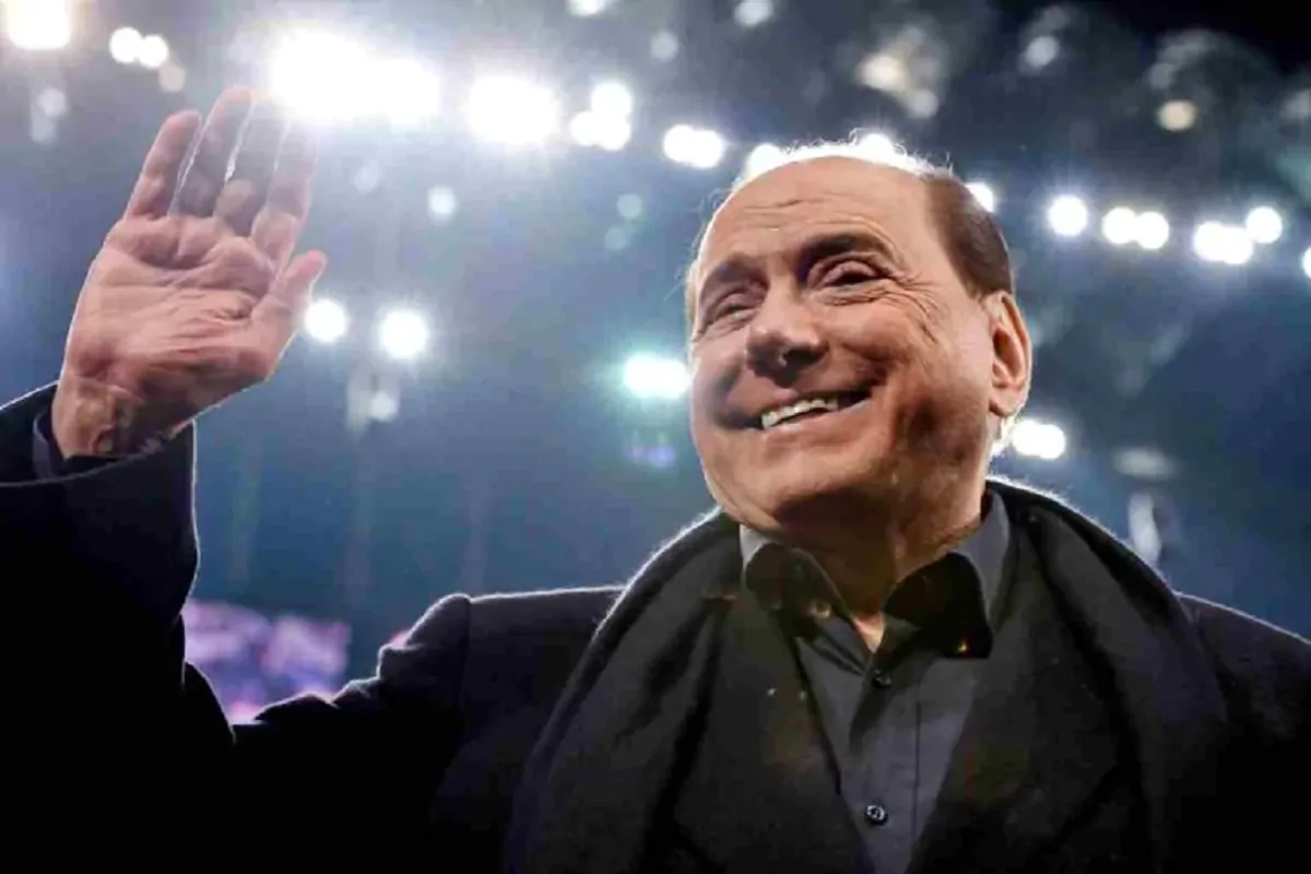 Paestum, per vedere l’ologramma di Silvio Berlusconi prenotazioni da tutta Italia