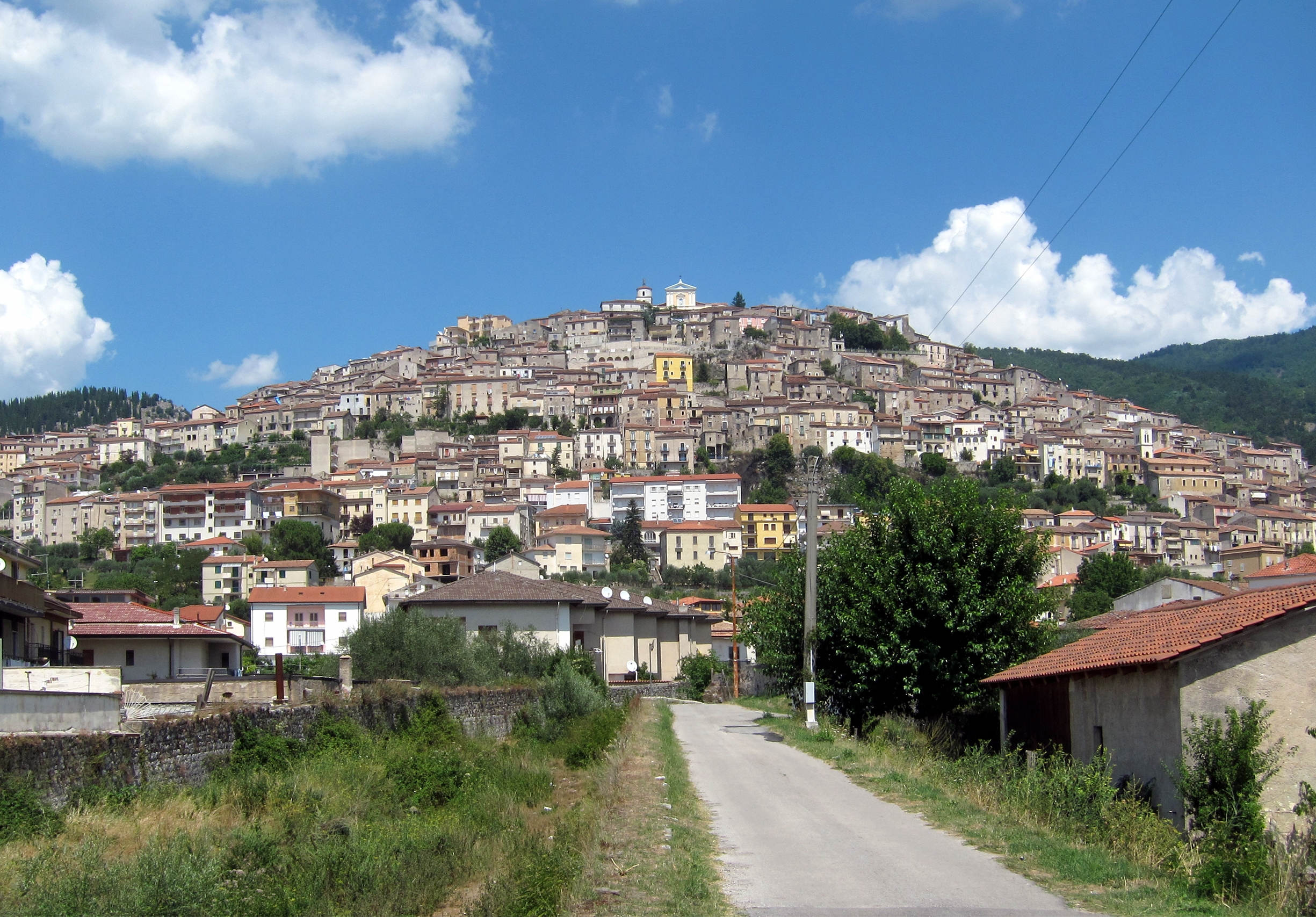 Padula, straordinaria scoperta in cantiere edile: riaffiorano tombe di epoca romana