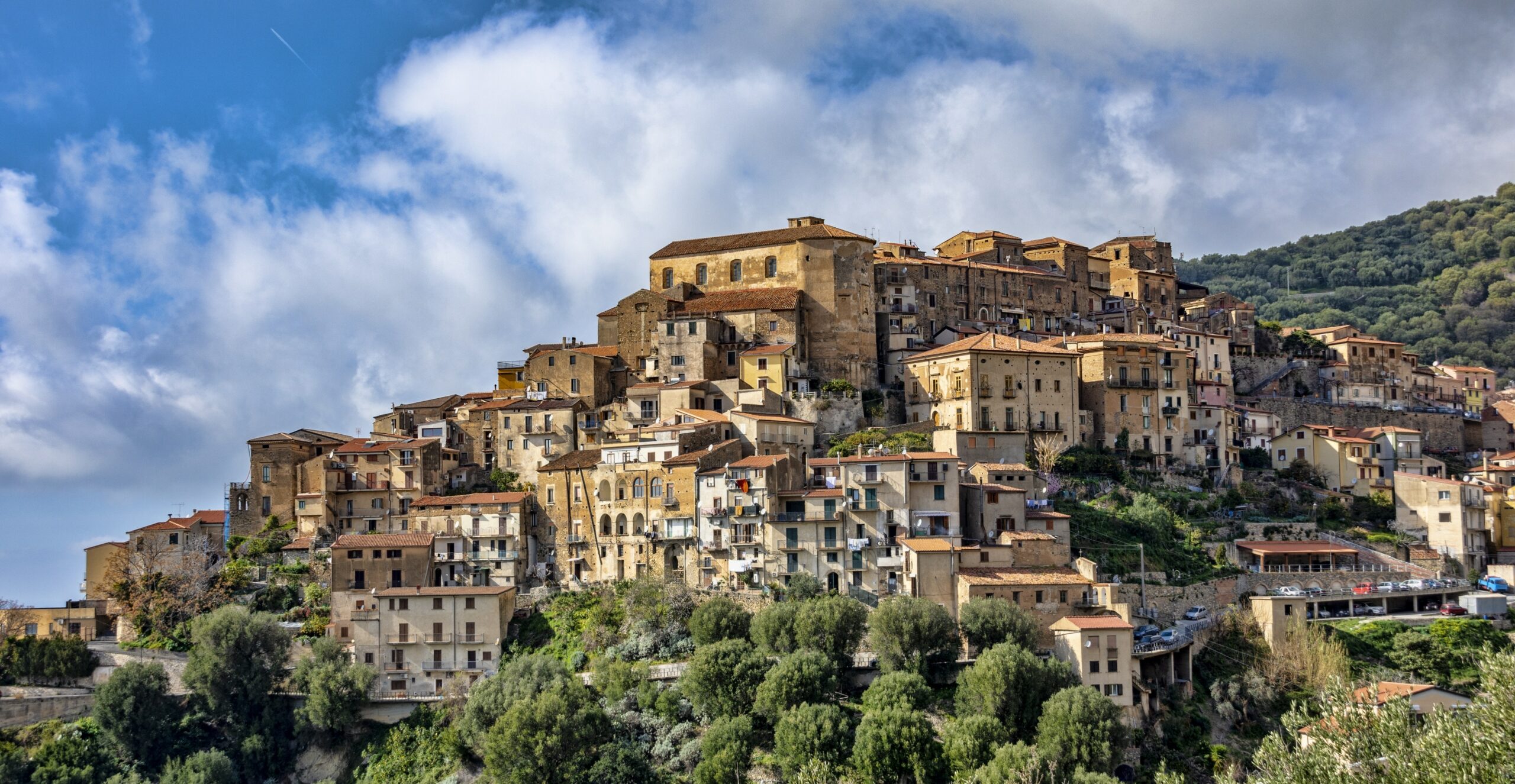 Niente servizio navetta, scuole chiuse a Pisciotta: riapriranno il 18 settembre