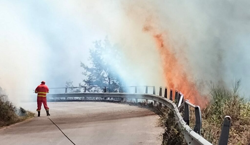 Incendio a Sacco, lambita la cappella di San Vito