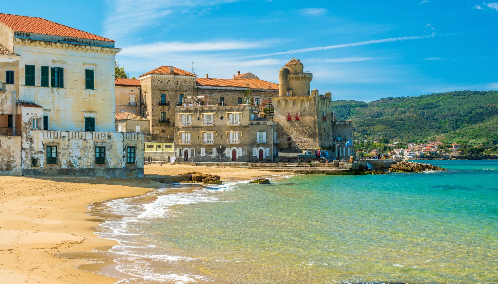 Allerte meteo non sempre precise, la denuncia degli operatori turistici: «Danneggiano un intero settore»