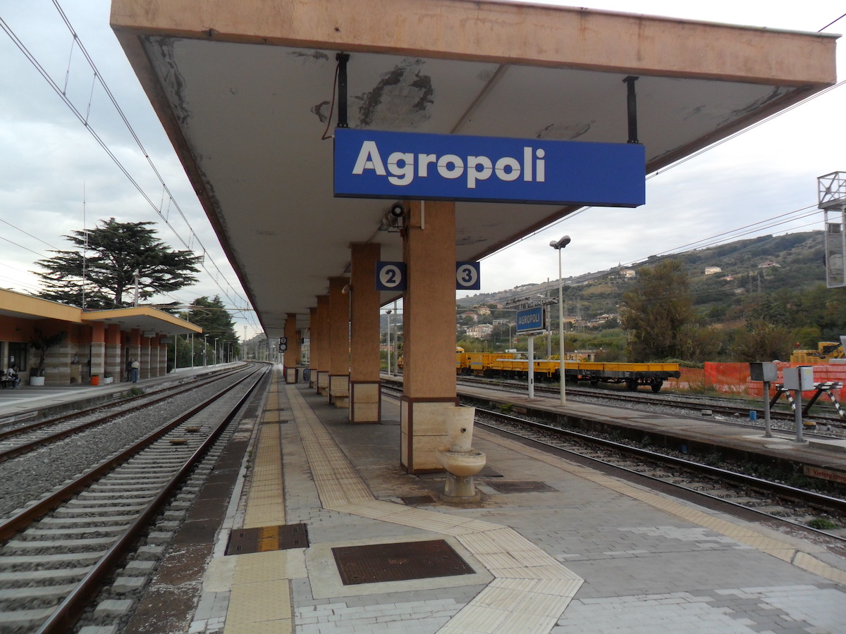Stazione Agropoli-Castellabate, biglietteria chiusa nel fine settimana: la denuncia dei turisti