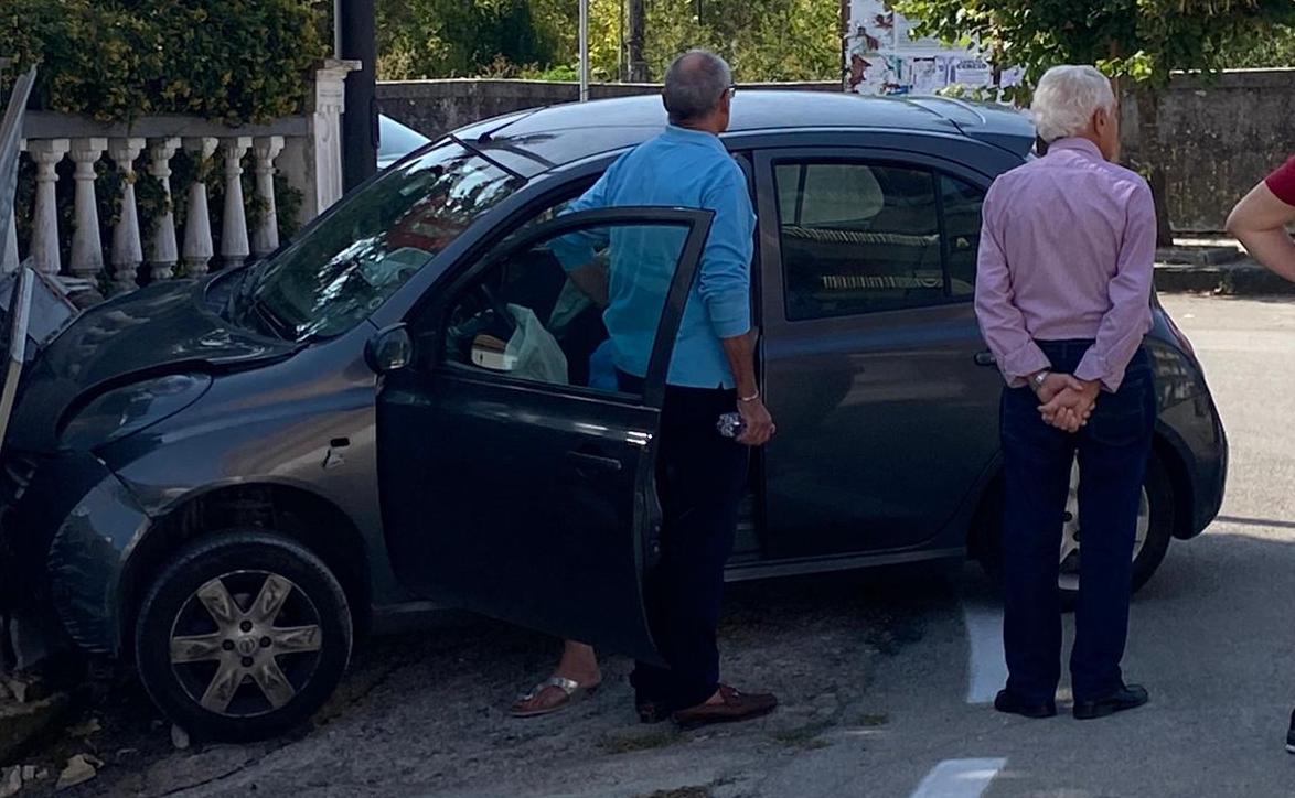 Incidente stradale a Polla, perde il controllo e finisce contro centralina dell’Enel