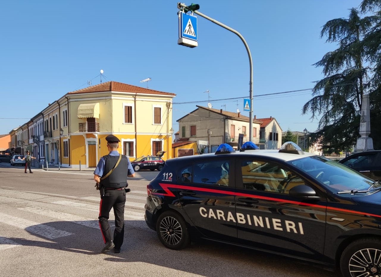 Rapina a mano armata in un supermercato: due in manette