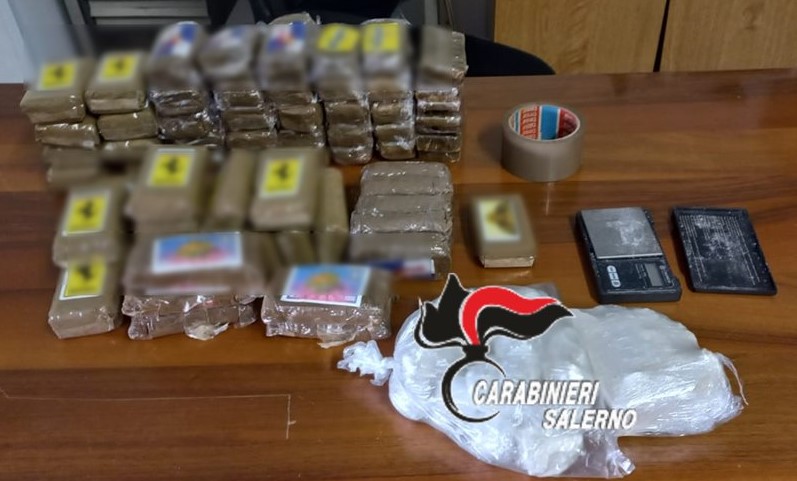 Sei chili di hashish e 600 grammi di cocaina: arrestato