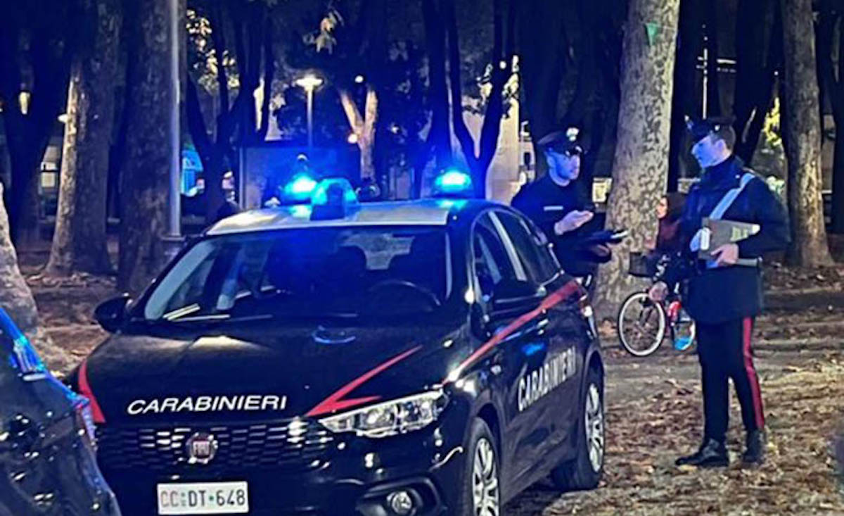 Passeggia in pieno centro ma è ai domiciliari: beccato dai carabinieri