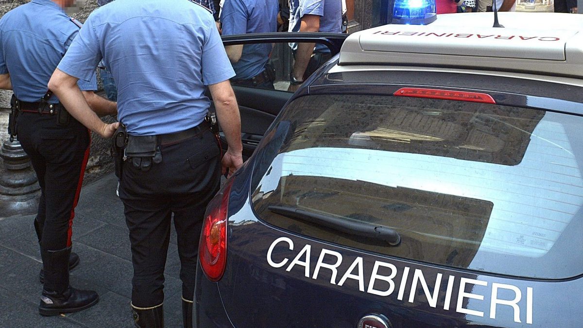 Non si ferma all’alt dei carabinieri e tenta fuga: hashish in auto: arrestato giovane di Agropoli