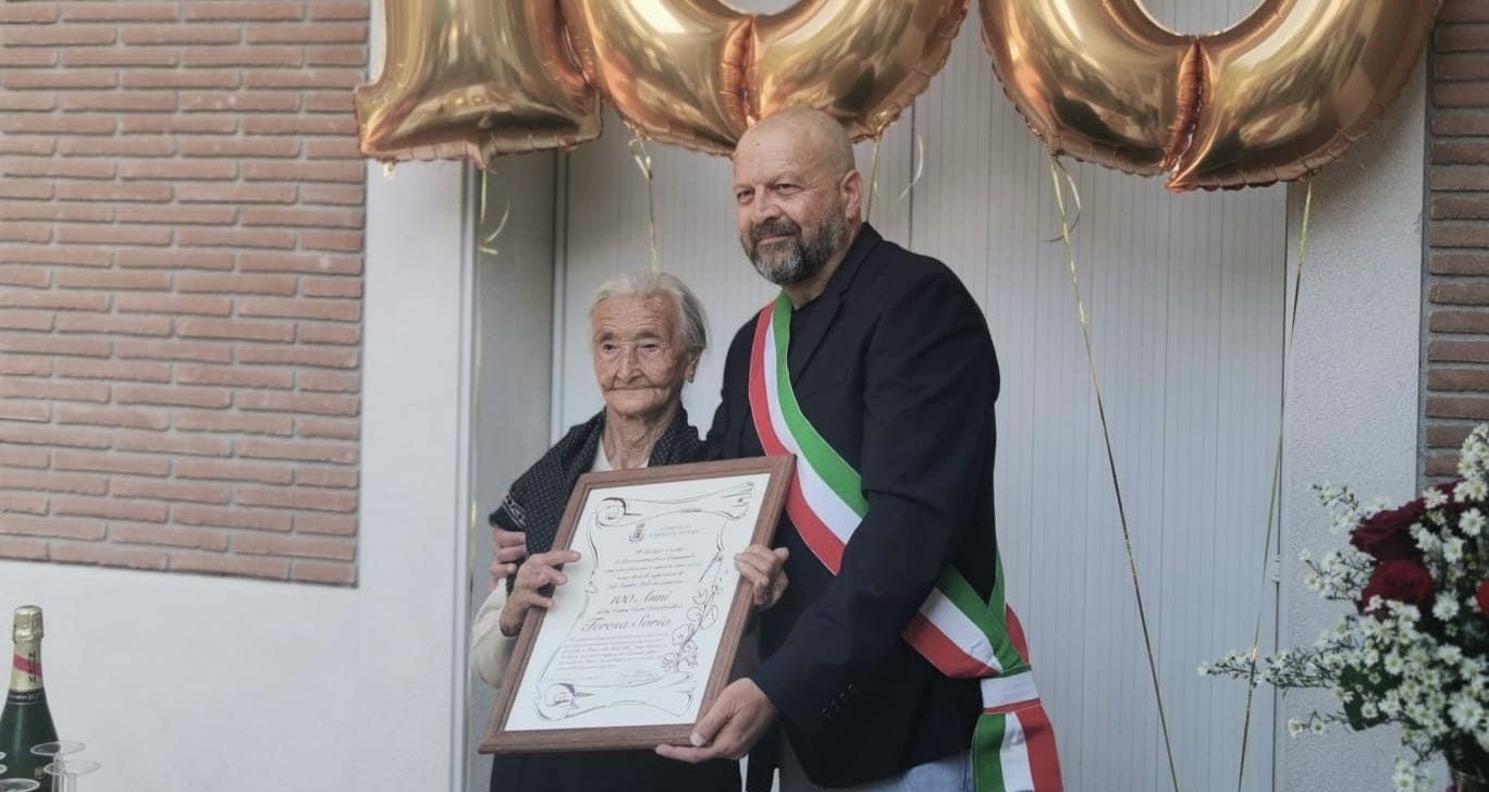 Teresa Soria compie 100 anni: una vita nella sua Caselle in Pittari