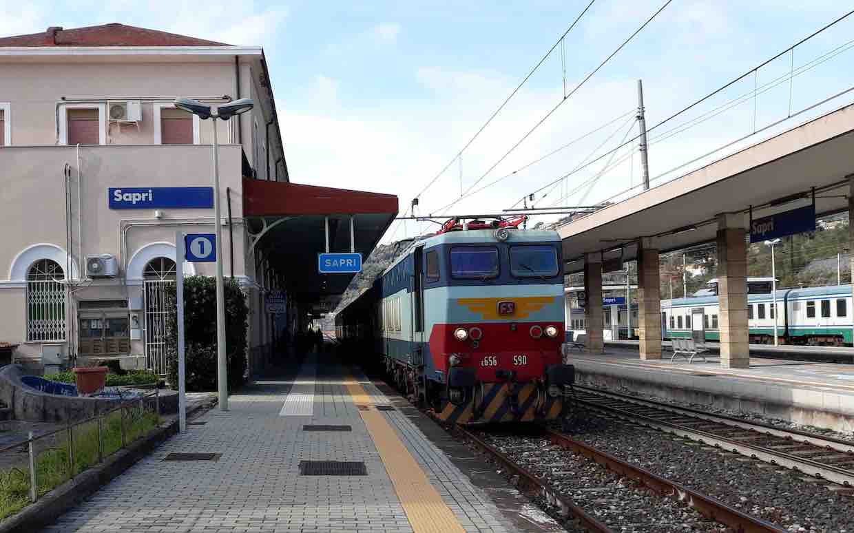 Ladri di biciclette arrestati a Sapri: hanno tentato la fuga sul treno diretto verso Vallo della Lucania