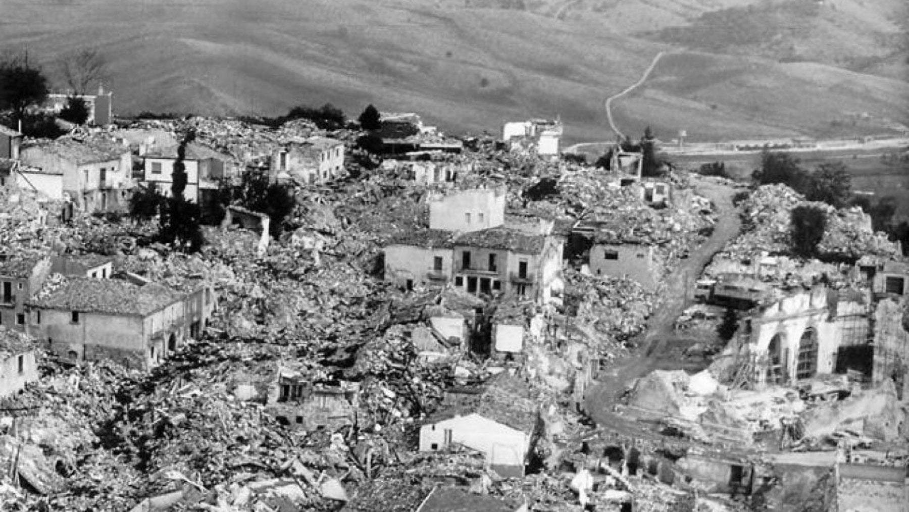 Il 26 novembre Castelnuovo di Conza ricorda il sisma del 1980 con la Brigata Bersaglieri “Garibaldi”