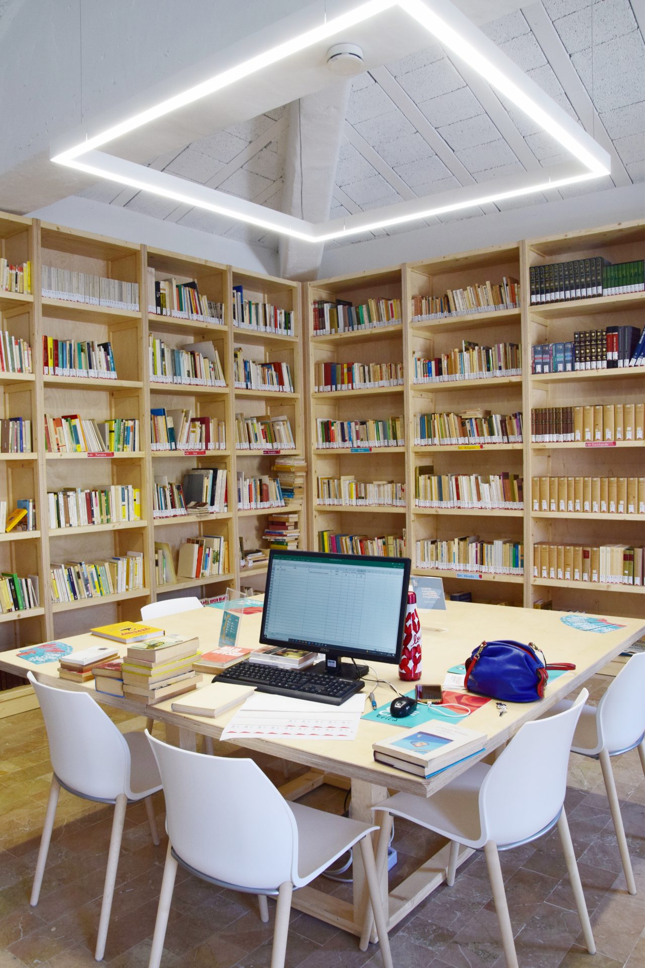 Violenza contro le donne, incontro con gli studenti in biblioteca a Capaccio Paestum