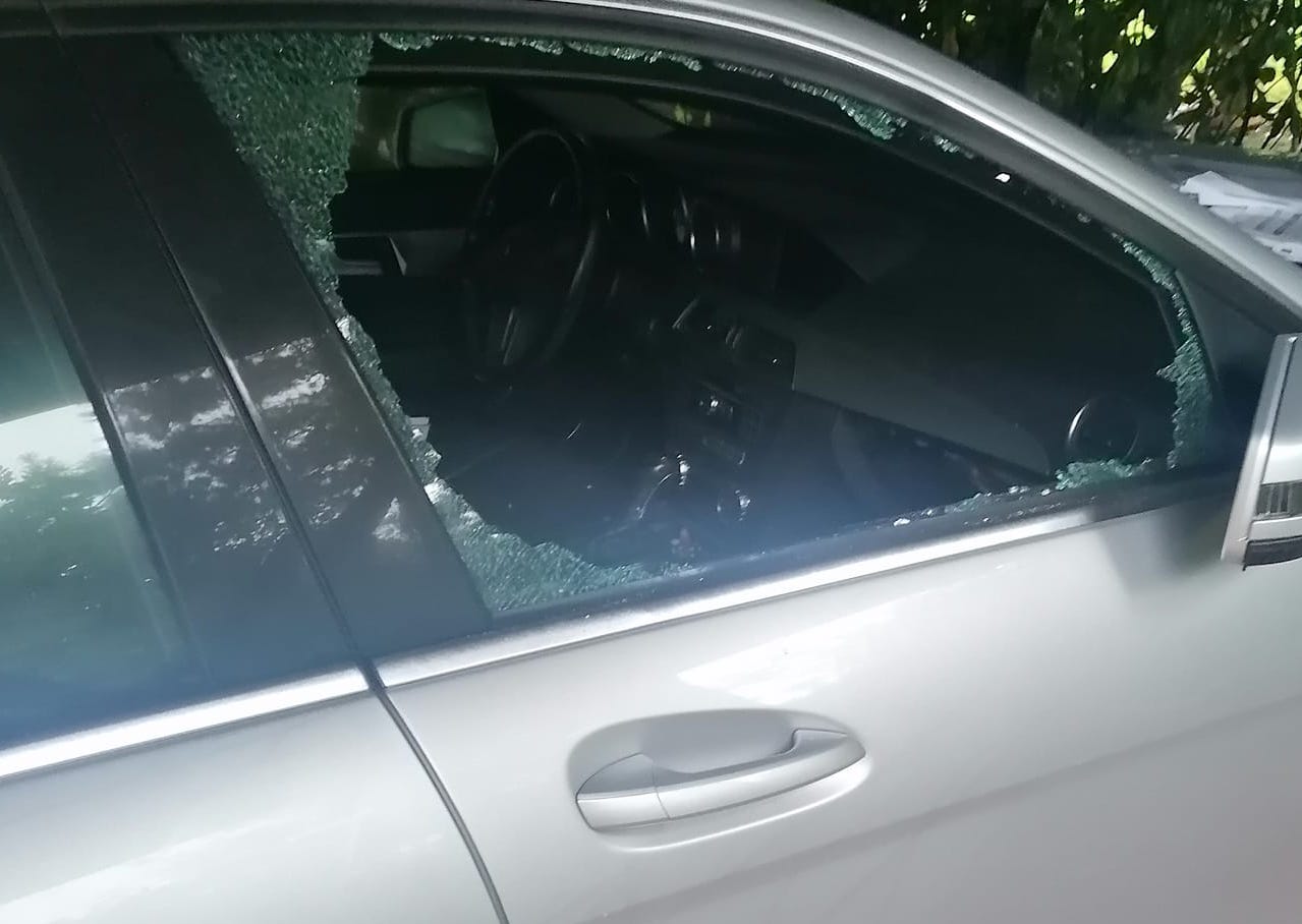 Vandalizzata l’auto di Vassallo a Roma: indagini in corso