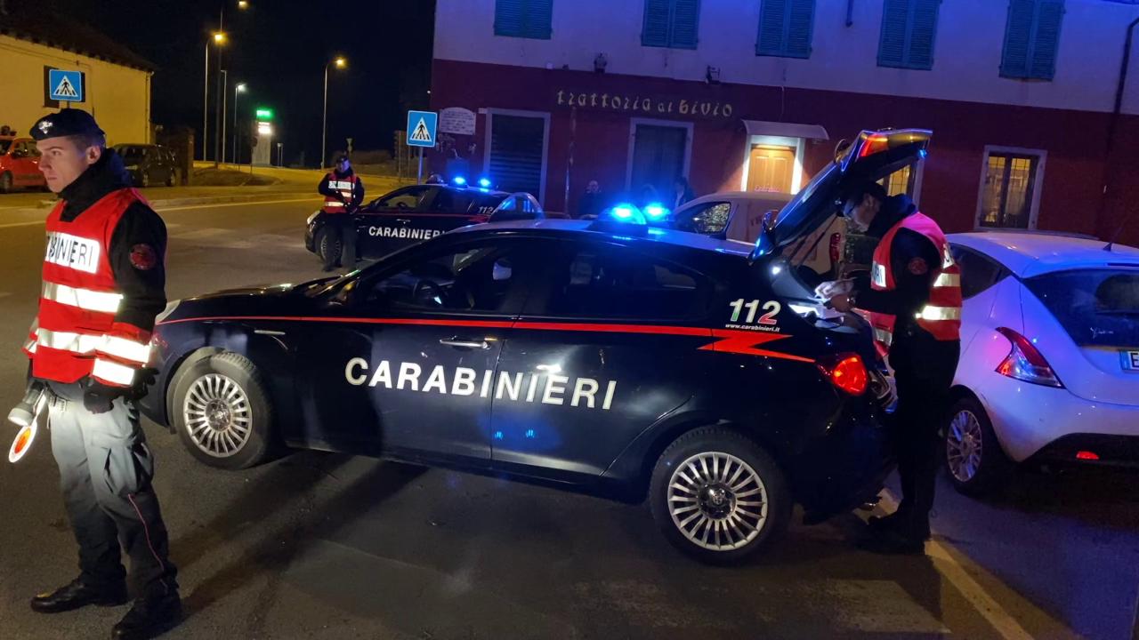 Furti in negozi, bar, edicole e centri scommesse: blitz dei carabinieri nel salernitano