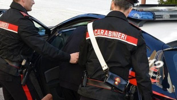 Cilento, spendevano soldi falsi: arrestati due uomini e una donna