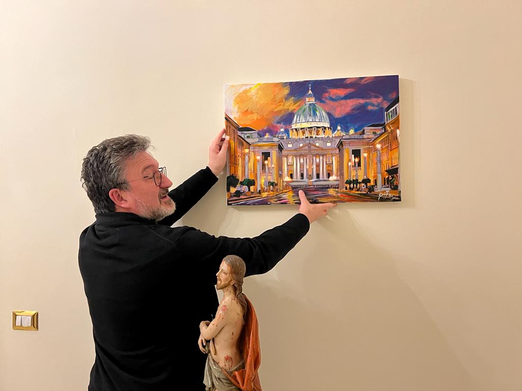 Il pittore Mangone omaggia il vescovo Calvosa con un quadro che raffigura Piazza San Pietro