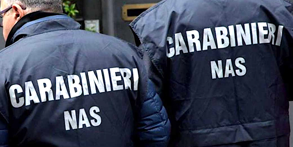 Sequestro di alimenti in un ristorante, sospesa mensa scolastica: controlli del Nas di Salerno