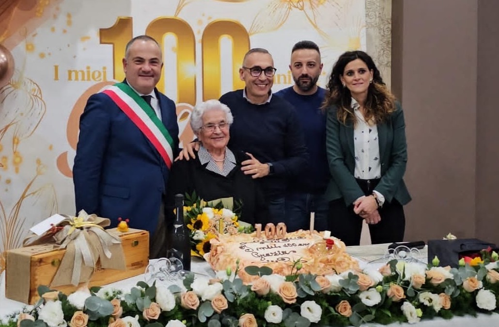 Polla, Zia Graziuccia taglia il traguardo dei 100 anni