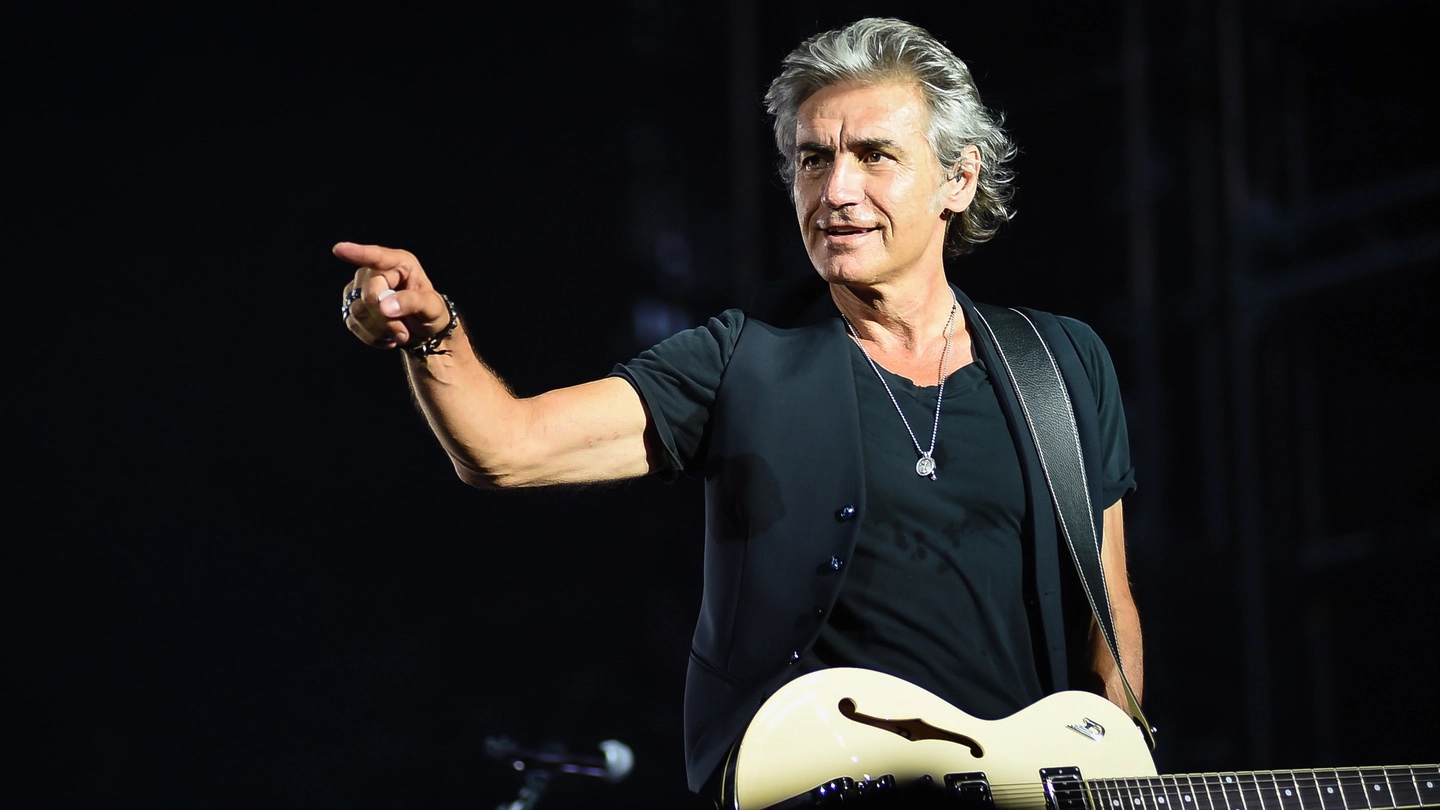 Problemi di salute per Ligabue, rinviati i concerti di Eboli