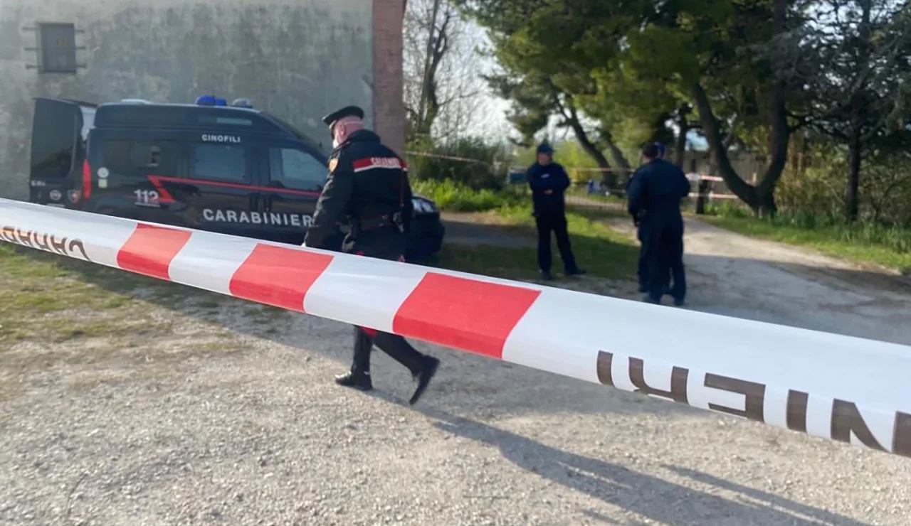 Capaccio Paestum, cadavere nel villaggio: interrogatori e indagini. Nessuna pista esclusa