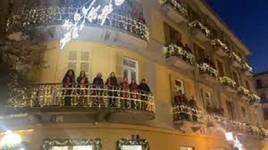Illuminiamo Salerno, Pippo Pelo riaccende le luci sui balconi della città
