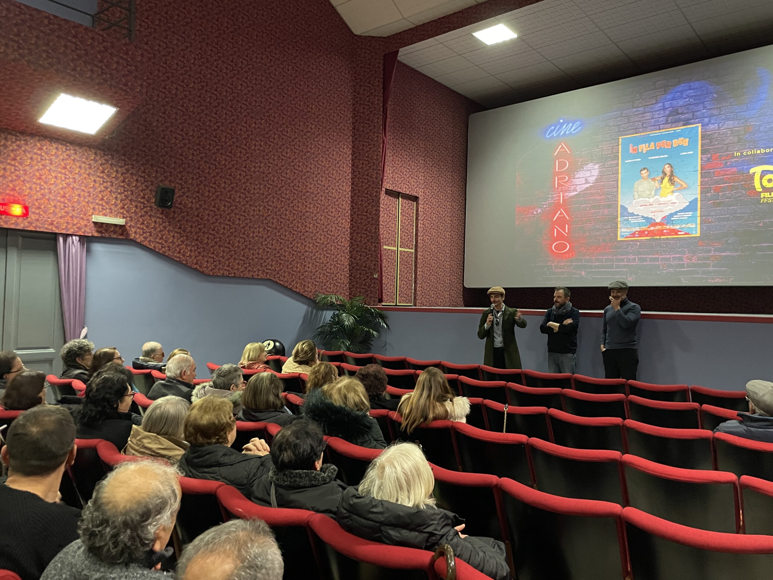 ‘In fila per due’, gli attori e il regista del film salutano il pubblico del Cinema Adriano