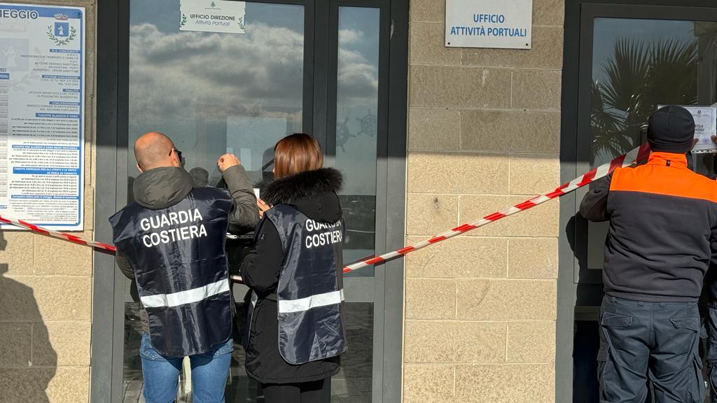 Policastro, la capitaneria sequestra un locale del Comune: c’è un indagato