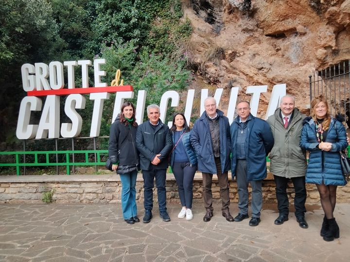 Baronissi, ai cittadini «virtuosi» ingresso gratuito alle Grotte di Castelcivita