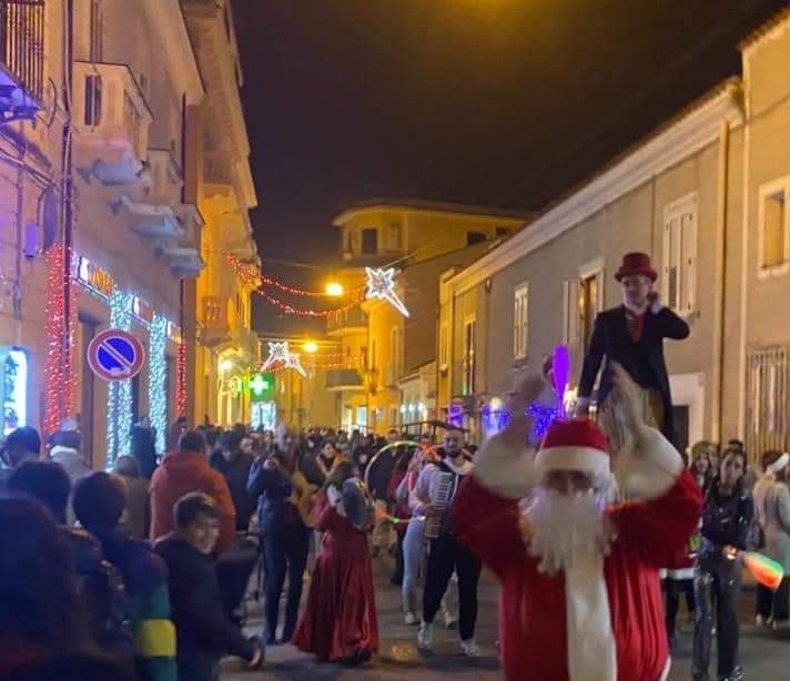 Sapri, il ‘Natale di Pisacane’ accende la magia in Corso Garibaldi tra spettacoli e buon cibo
