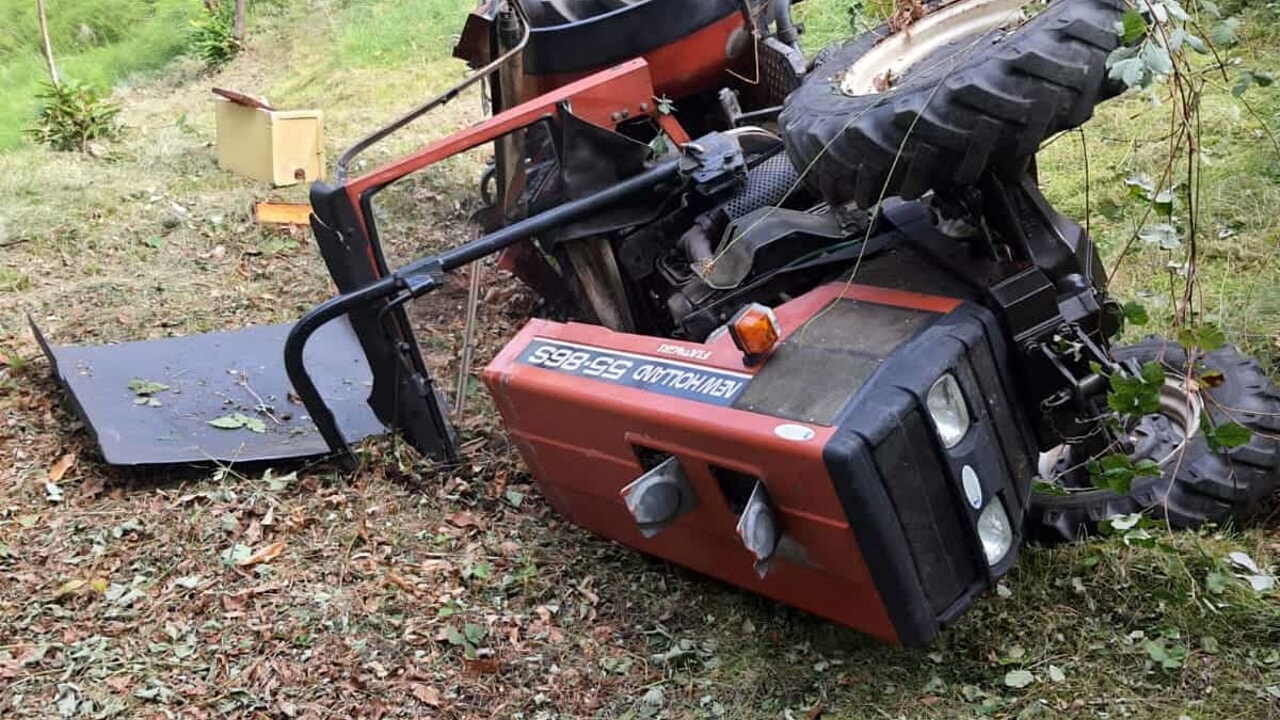 Auletta, si ribalta con il trattore: contadino muore schiacciato