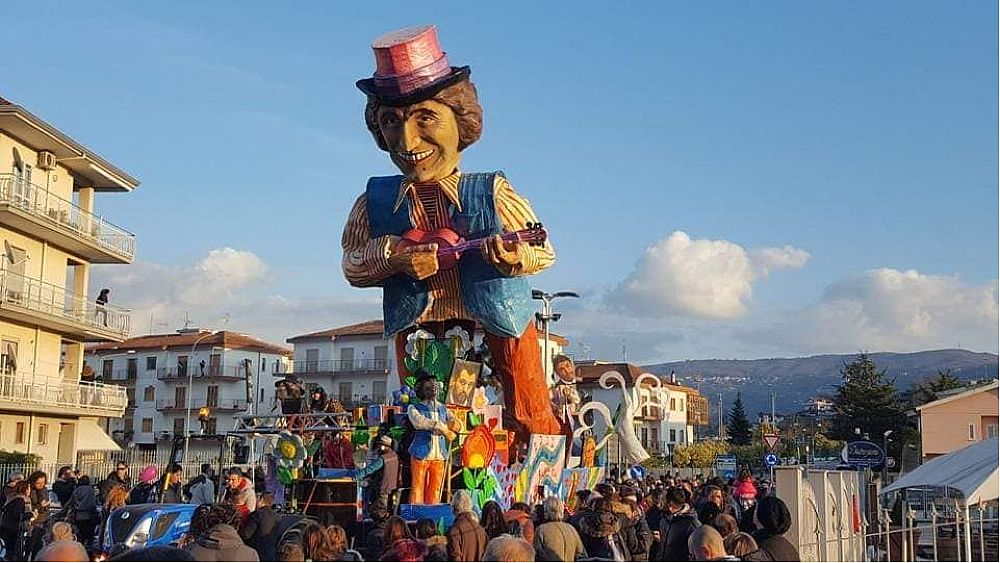 Ad Agropoli la 51esima edizione del Carnevale. L’11 e il 13 febbraio le sfilate dei carri allegorici 