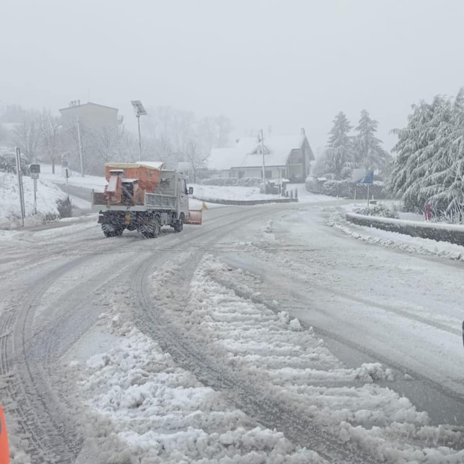 Nevicate intense nel Cilento e Vallo di Diano, allagamenti e scuole chiuse a Sapri