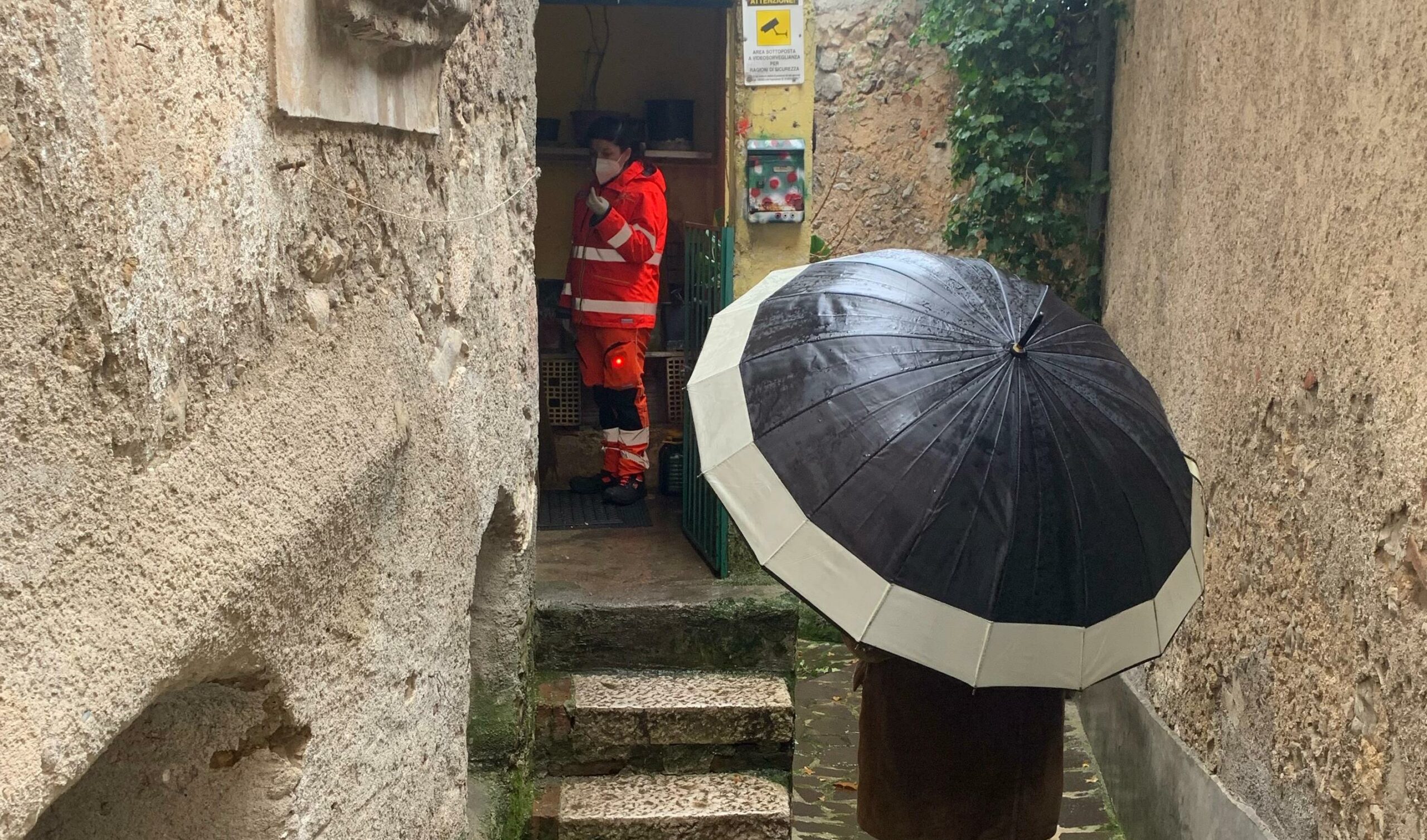 Sassano, nessuno lo sentiva da giorni: 65enne trovato morto in casa