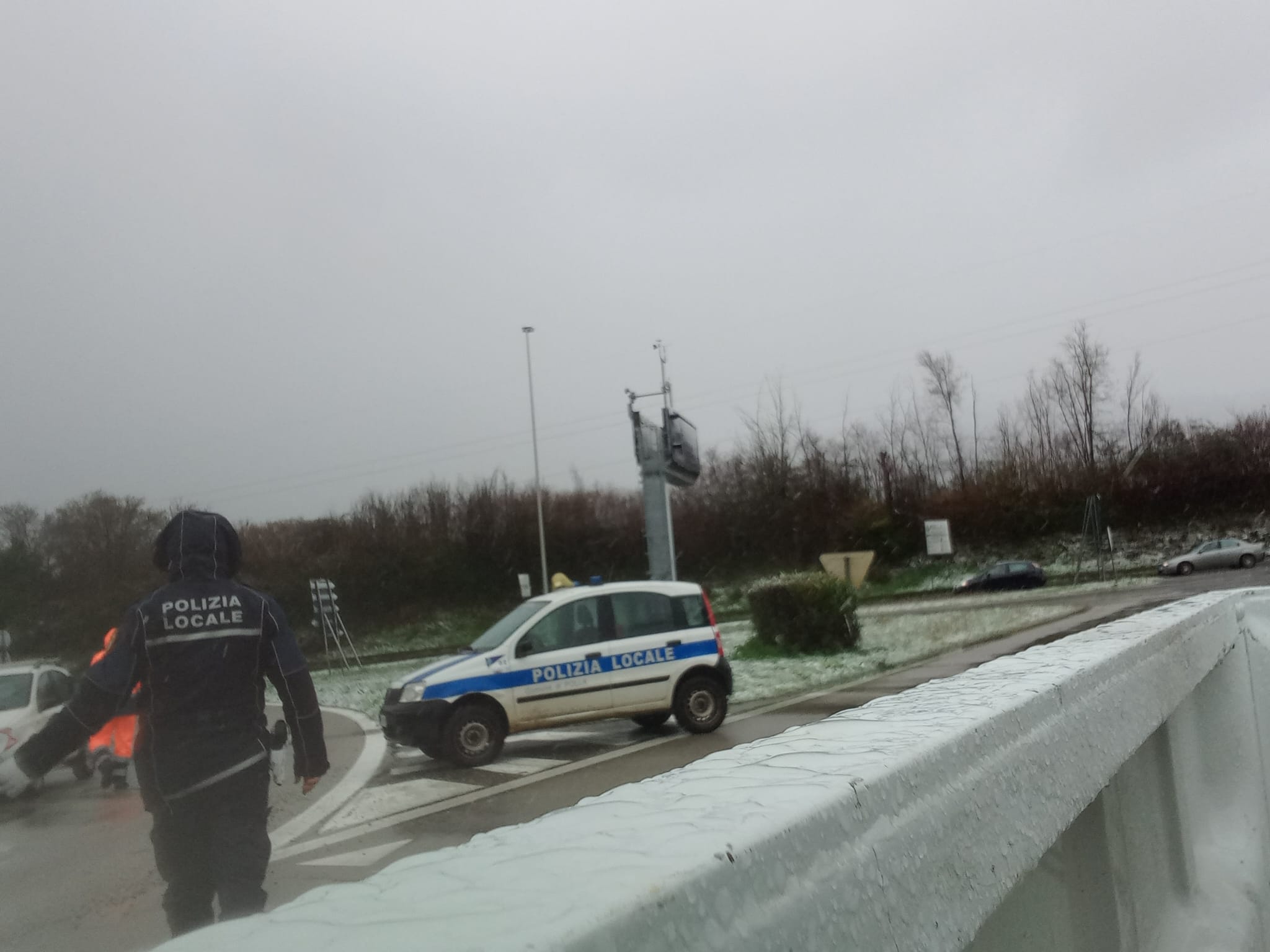 Polla, catene da neve o gomme termiche: restrizioni all’ingresso dell’autostrada