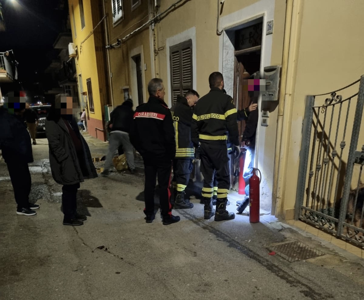 Camerota, fiamme in abitazione: cittadini-eroi evitano tragedia